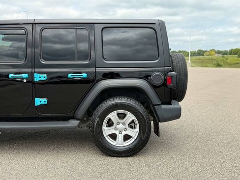 Used 2019 Jeep Wrangler Unlimited Sport S AWD/4WD image 11