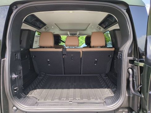 New 2026 Land Rover Defender 110 X-Dynamic SE AWD/4WD image 16