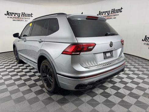 Used 2022 Volkswagen Tiguan SE R-Line AWD/4WD image 9