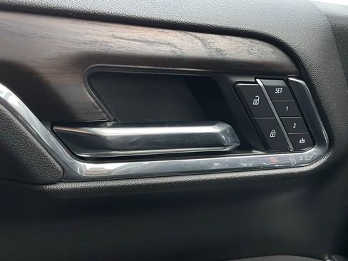 Used 2025 GMC Sierra 1500 SLT image 13