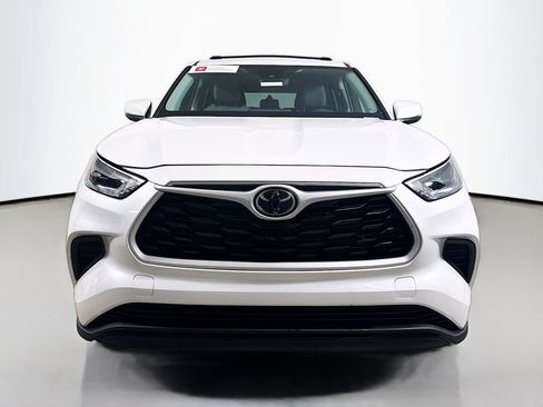 Certified 2023 Toyota Highlander L image 2