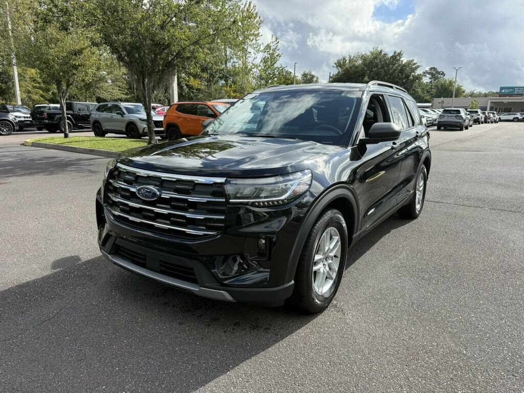 Used 2026 Ford Explorer Active w/ Active Comfort Package RWD image 1