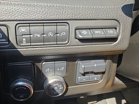 Used 2021 GMC Yukon Denali w/ Denali Ultimate Package RWD image 11