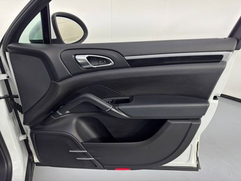 Used 2014 Porsche Cayenne image 40