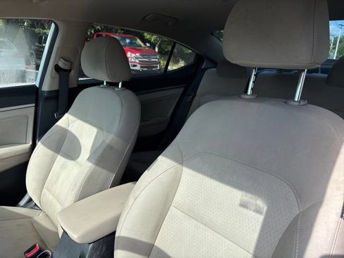 Used 2017 Hyundai Elantra SE FWD image 3