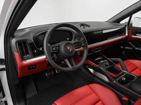 New 2026 Porsche Cayenne S image 4