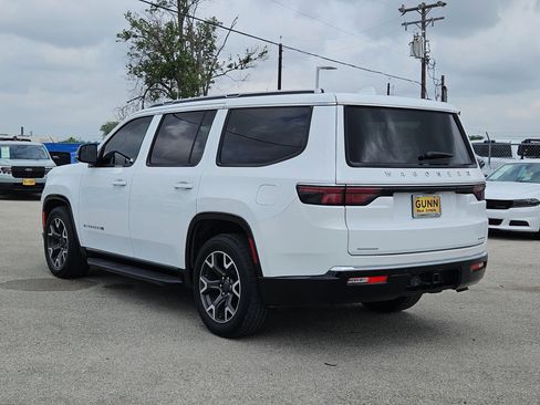 Used 2023 Jeep Wagoneer Series III w/ Preferred Equipment Group image 5