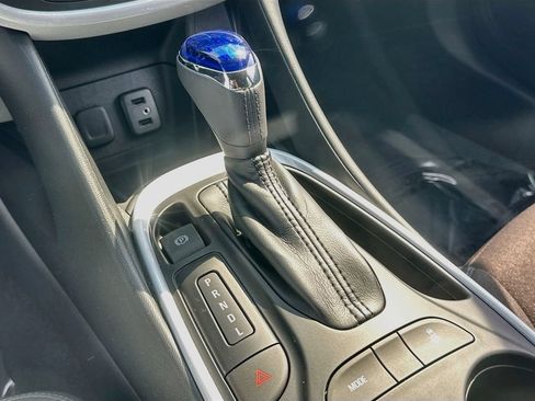 Used 2017 Chevrolet Volt LT w/ Comfort Package FWD image 16