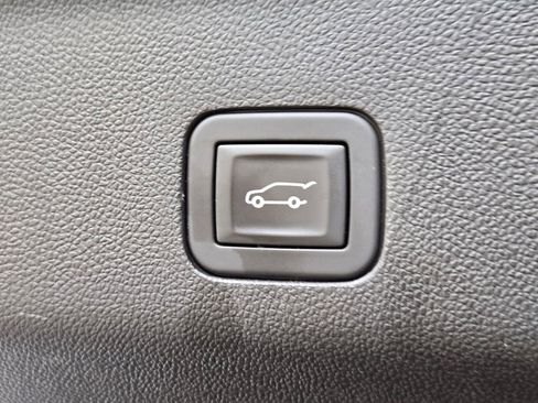 Used 2025 Chevrolet Suburban Z71 AWD/4WD image 14