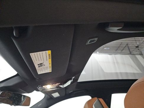 Used 2023 BMW 740i image 13