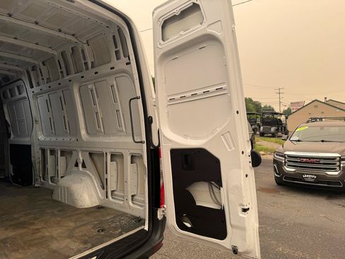 Used 2020 Mercedes-Benz Sprinter 2500 image 24