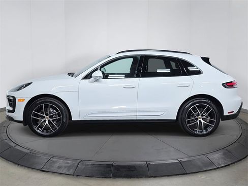 Certified 2025 Porsche Macan image 2
