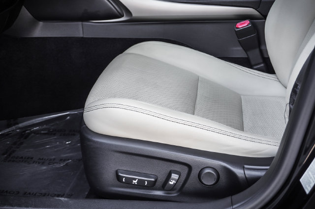 Used 2014 Lexus IS 250 w/ Navigation Package RWD image 11