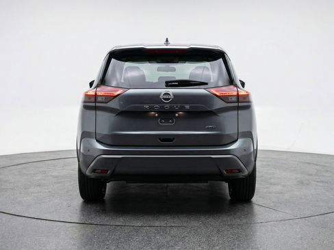 Used 2025 Nissan Rogue SV image 7