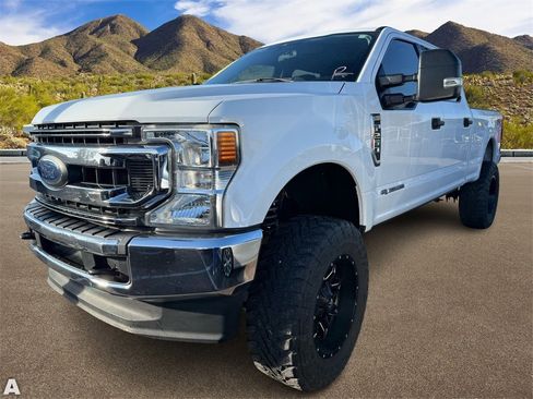 Used 2020 Ford F250 XLT w/ FX4 Off-Road Package image 2
