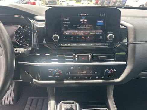 Used 2025 Nissan Pathfinder SV FWD image 22