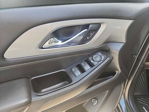 Used 2019 Chevrolet Traverse LT image 16