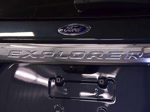 Used 2023 Ford Explorer King Ranch w/ Technology Package image 13