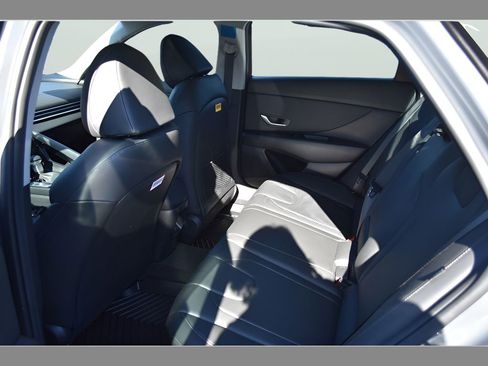 New 2026 Hyundai Elantra Limited FWD image 10