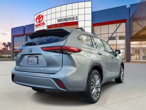 Used 2021 Toyota Highlander Platinum AWD/4WD image 7