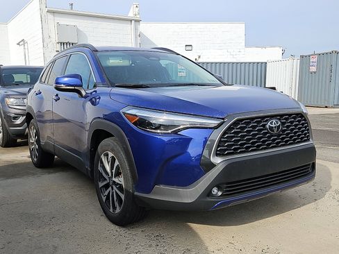 Used 2023 Toyota Corolla Cross XLE w/ Convenience Package image 1