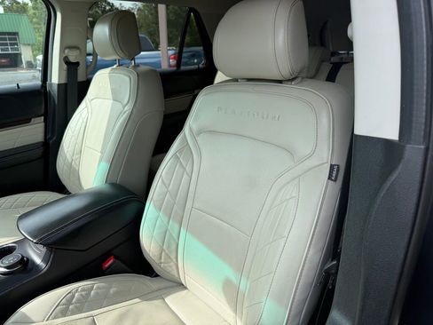 Used 2017 Ford Explorer Platinum image 11