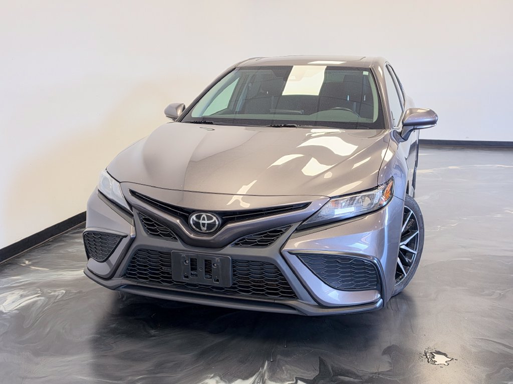 Used 2022 Toyota Camry SE AWD/4WD image 3