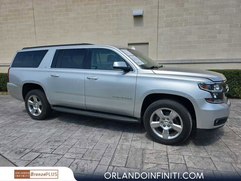 Used 2019 Chevrolet Suburban LT w/ Luxury Package image 3