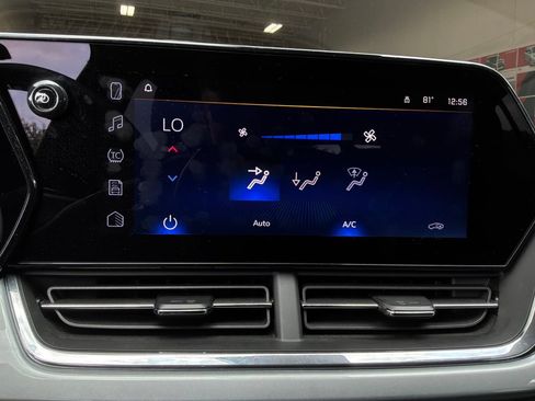 Used 2025 Chevrolet Trax LT FWD image 28