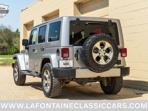 Used 2018 Jeep Wrangler Unlimited Sahara w/ Dual Top Group AWD/4WD image 54