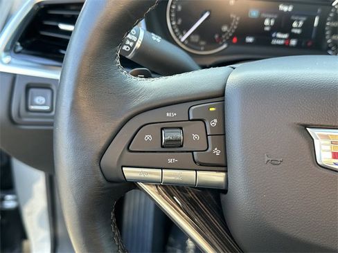 Used 2025 Cadillac XT6 Premium Luxury image 17