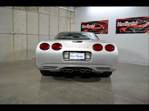 Used 1997 Chevrolet Corvette Coupe w/ Memory Pkg RWD image 6