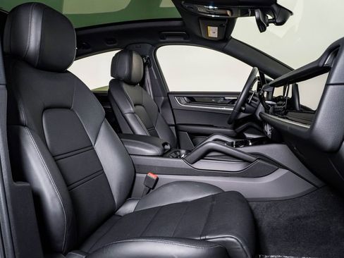 Certified 2025 Porsche Cayenne Coupe AWD/4WD image 15