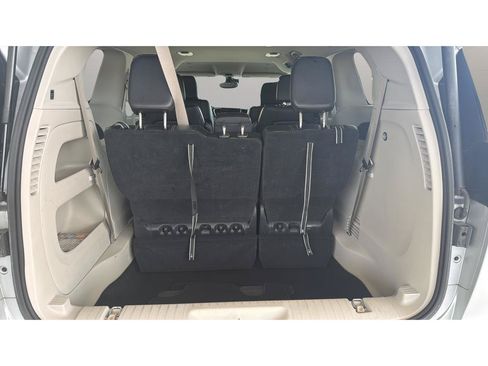 Used 2023 Chrysler Pacifica Touring-L FWD image 12