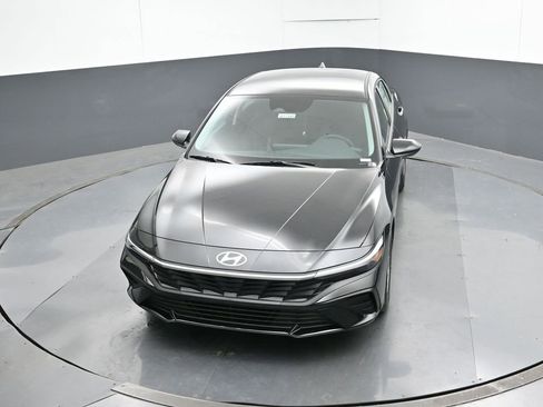 New 2026 Hyundai Elantra SE FWD image 17