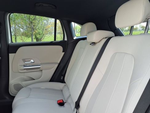 Used 2025 Mercedes-Benz GLA 250 image 19