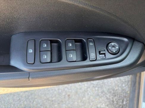 Used 2023 Hyundai Venue SE FWD image 10