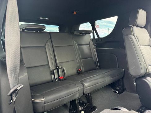 Used 2023 Chevrolet Suburban Premier image 37