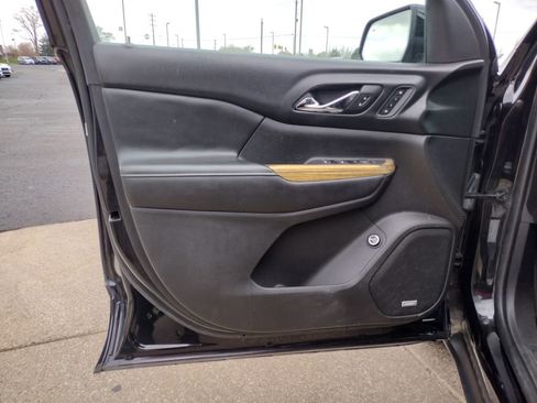 Used 2017 GMC Acadia Denali w/ Technology Package AWD/4WD image 9