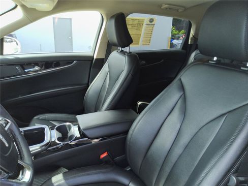 Used 2023 Lincoln Nautilus AWD w/ Premium Package image 14