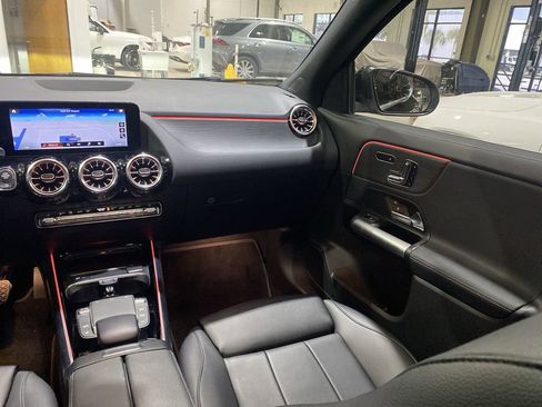 Used 2023 Mercedes-Benz GLA 250 4MATIC image 4