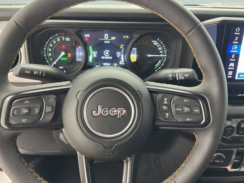 Used 2024 Jeep Wrangler Unlimited w/ Convenience Group AWD/4WD image 15