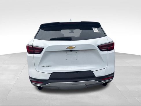 Used 2025 Chevrolet Blazer LT FWD image 3
