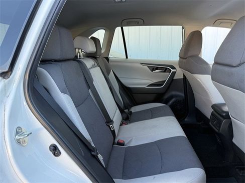 Used 2020 Toyota RAV4 XLE image 29