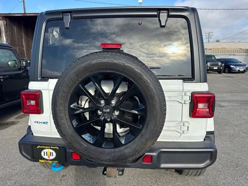 Used 2023 Jeep Wrangler Unlimited Sahara w/ Cold Weather Group AWD/4WD image 6