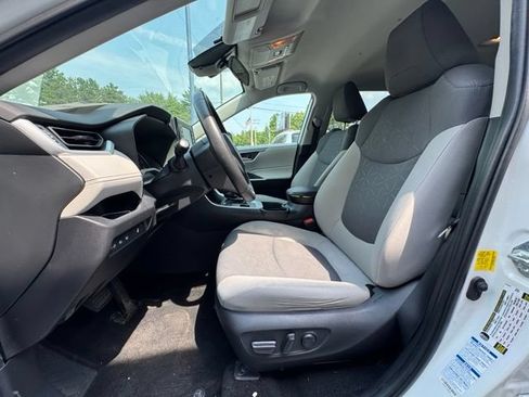 Used 2021 Toyota RAV4 XLE w/ XLE Grade Weather Package AWD/4WD image 10