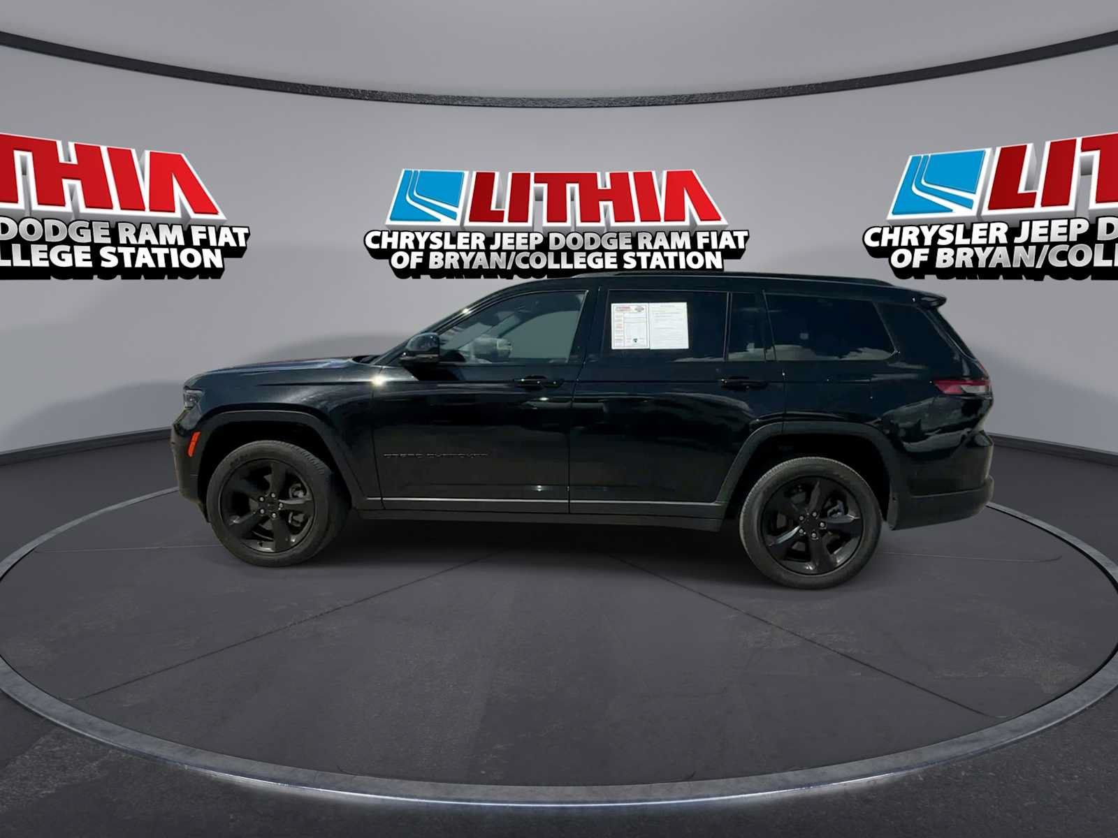 Used 2023 Jeep Grand Cherokee L Laredo AWD/4WD image 5