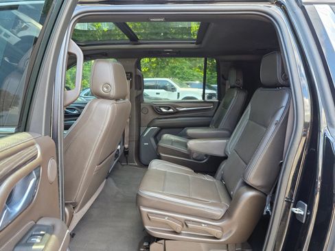 Used 2021 GMC Yukon XL Denali w/ Denali Premium Package AWD/4WD image 28
