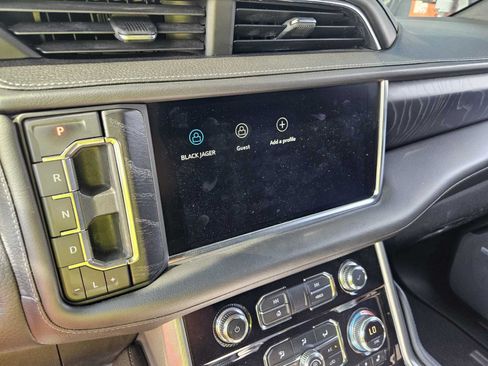 Used 2022 GMC Yukon XL Denali AWD/4WD image 10