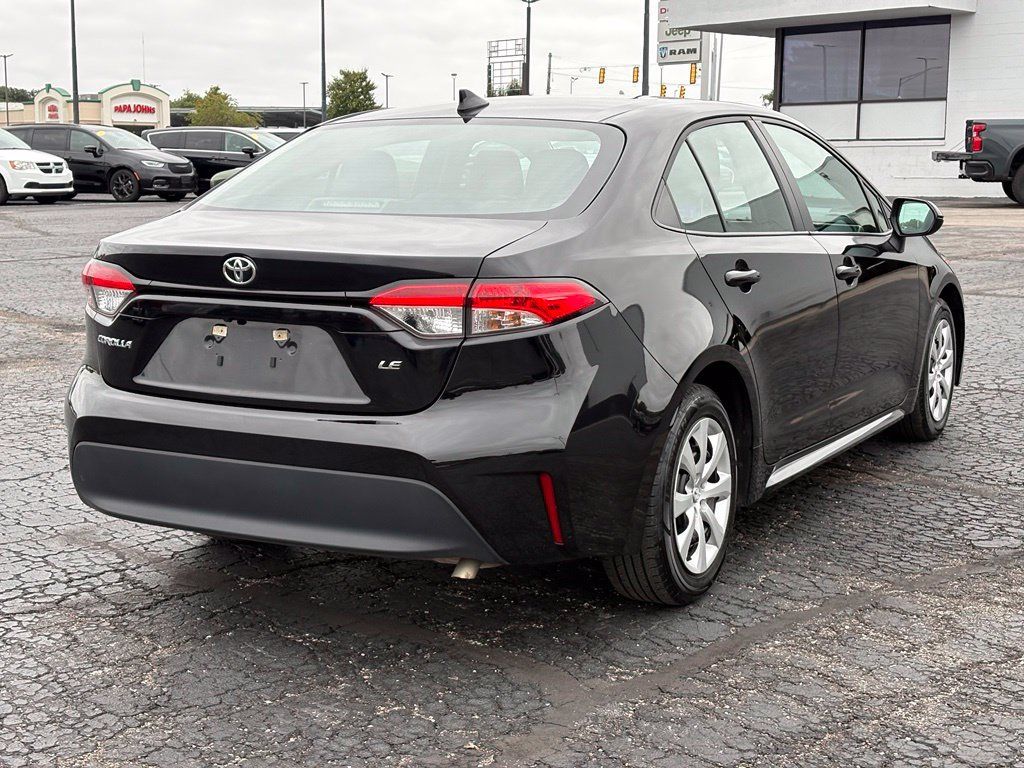 Used 2024 MAZDA MAZDA3 s FWD image 1